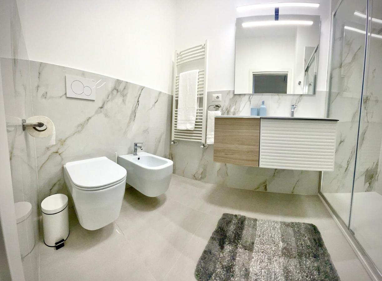 Luxury 2 Bedroom Apartament, Close To San Siro, Fiera And 10 Min Metro To Duomo Милан Экстерьер фото