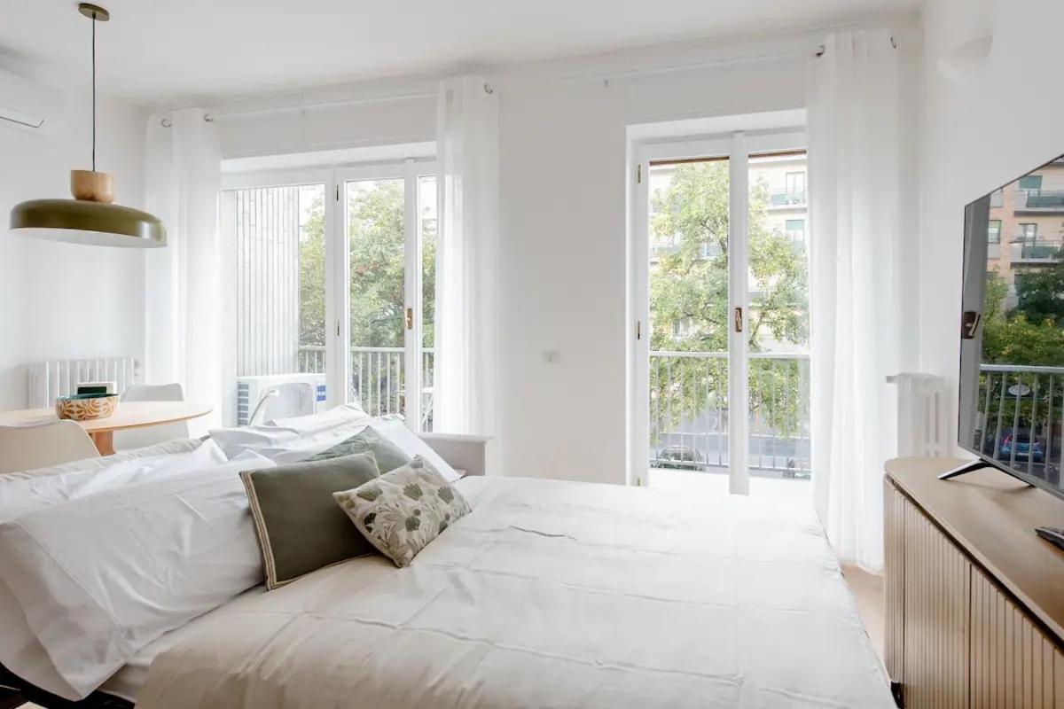 Luxury 2 Bedroom Apartament, Close To San Siro, Fiera And 10 Min Metro To Duomo Милан Экстерьер фото